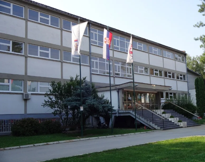 Priredbom i dodelom priznanja obeležen dan škole - Lokal Info
