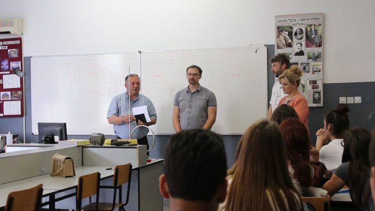 Donacija za kabinet fizike u Arilju - Lokal Info
