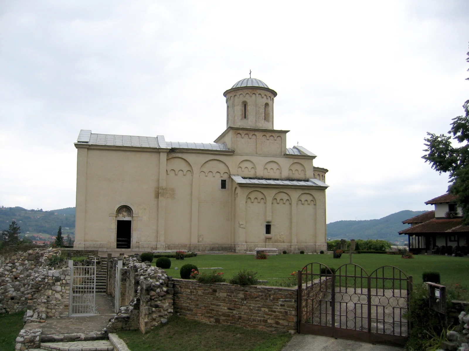 ,,Jer ogladneh i daste mi da jedem, ožedneh i napojiste me, gost bejah i primiste me“ - Lokal Info