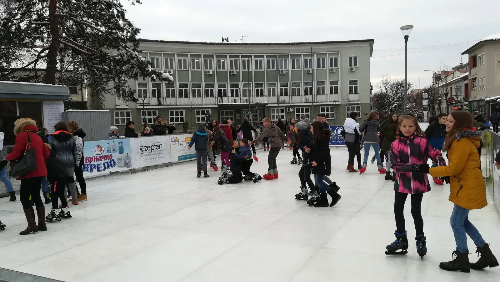Požeški mališani dobili klizalište - Lokal Info