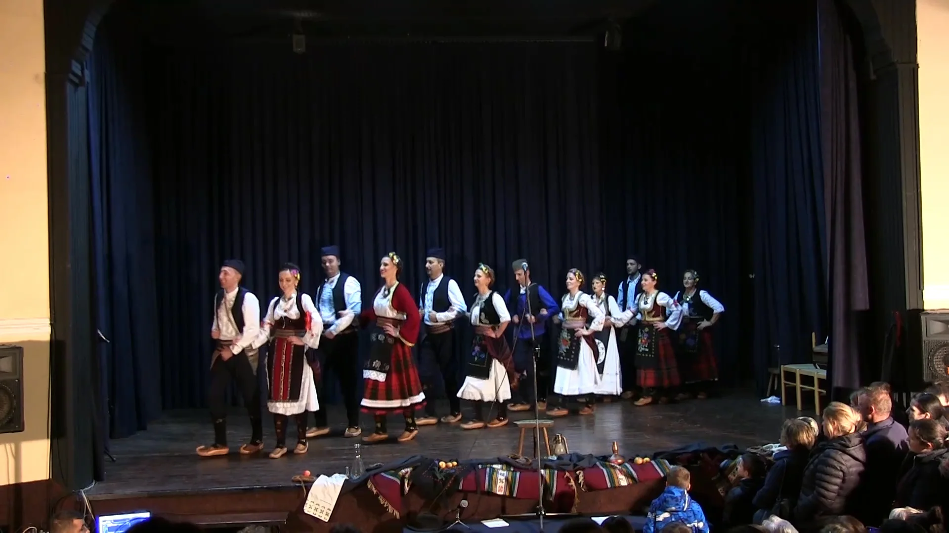 Folklorom do humanosti - Lokal Info