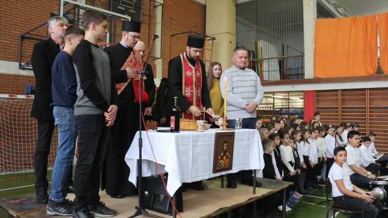 Svečano obeležen Savindan u OŠ ,,Stevan Čolović“ u Arilju Svečano obeležen Savindan u OŠ ,,Stevan Čolović“ u Arilju - Lokal Info
