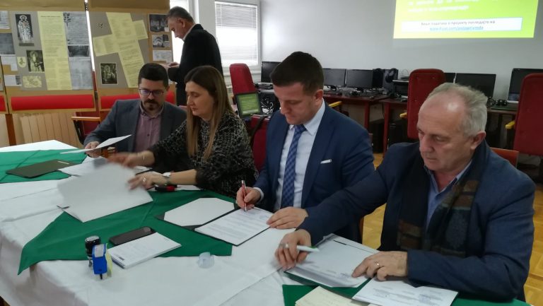 Opština Arilje obezbedila donacije mladim poljoprivrednicima Opština Arilje obezbedila donacije mladim poljoprivrednicima - Lokal Info