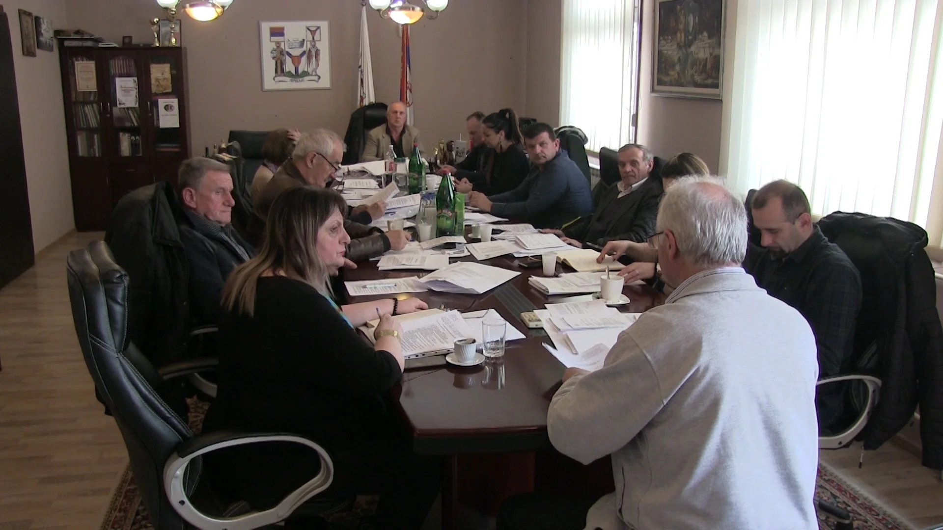 Većnici raspravljali o 45 tačaka dnevnog reda - Lokal Info