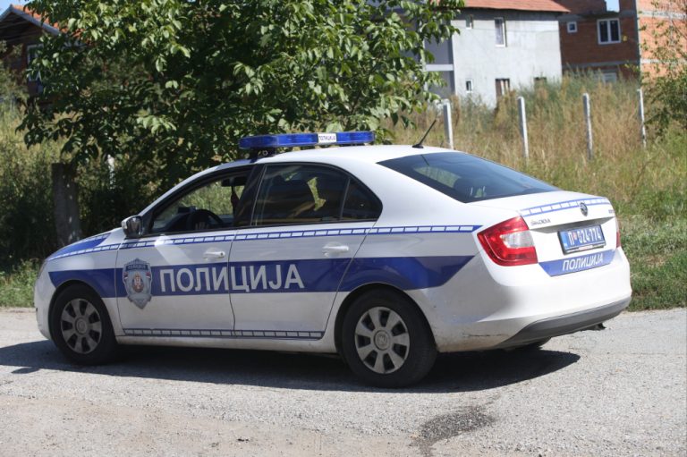 NEZAPAMĆENO U POŽEGI I ARILJU: Umesto da je u samoizolaciji, on pio pivo ispred seoske prodavnice! Potera i za Čačaninom - Lokal Info