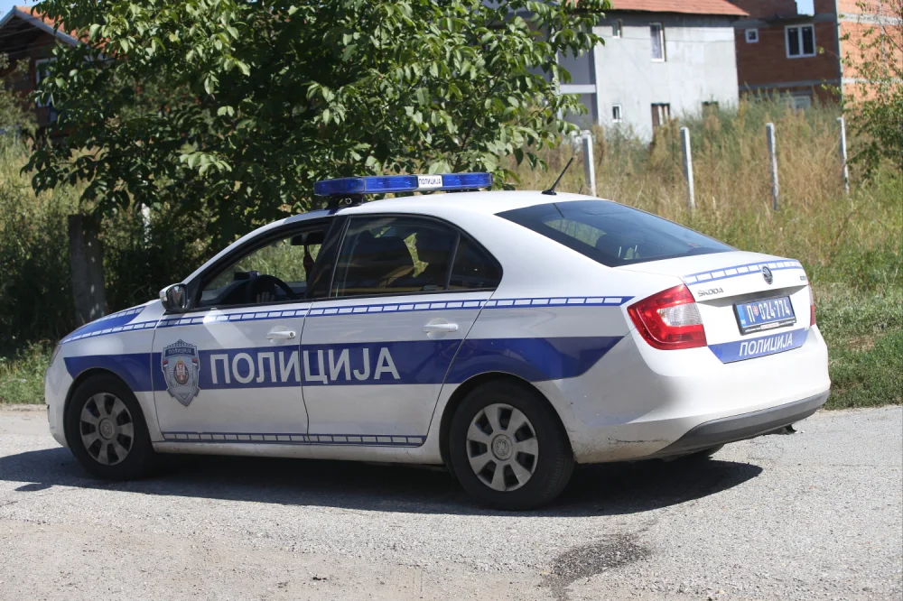 NEZAPAMĆENO U POŽEGI I ARILJU: Umesto da je u samoizolaciji, on pio pivo ispred seoske prodavnice! Potera i za Čačaninom - Lokal Info