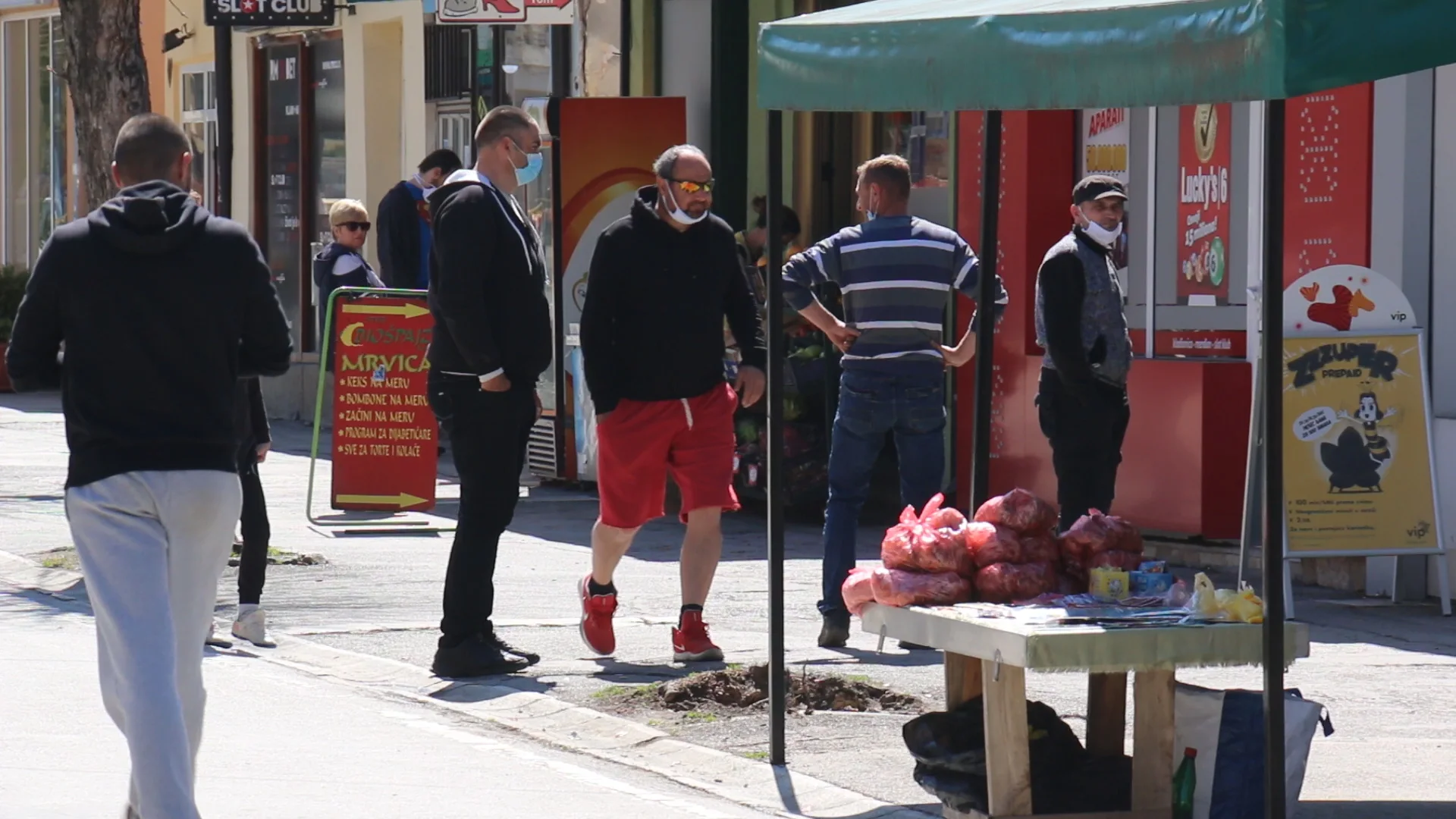 Arilje: Redovi ispred marketa pred najduži policijski sat - Lokal Info