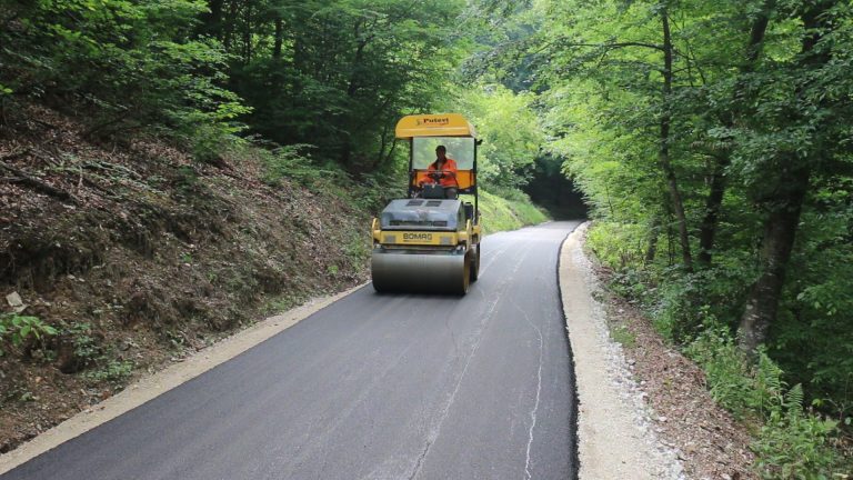 Nastavljena asfaltiranja u opštini Arilje, 600 metara u MZ Vrane - Lokal Info