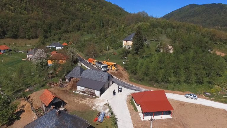 Asfaltiran put prema Vodenoj pećini - Lokal Info