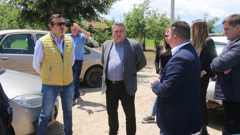 Predstavnici Ministarstva poljoprivrede u poseti Dragačevu Predstavnici Ministarstva poljoprivrede u poseti Dragačevu - Lokal Info