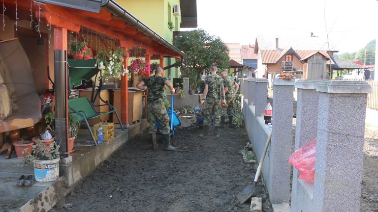 Vojska pritekla u pomoć Ariljcima Vojska pritekla u pomoć Ariljcima - Lokal Info