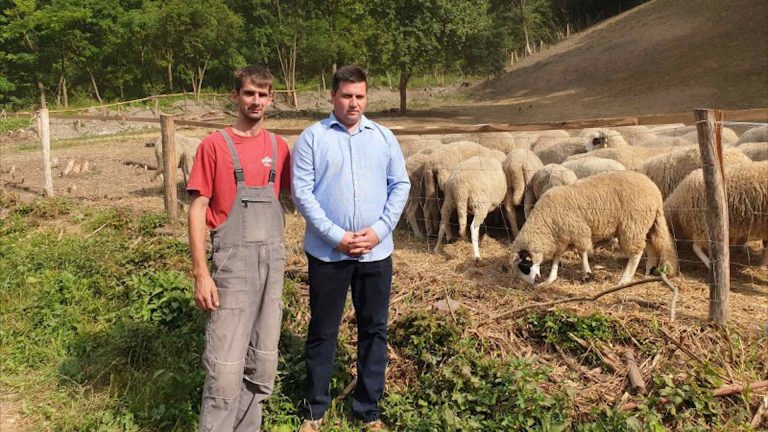 Lučani: Milosavljevićima stigla pomoć opštine Lučani: Milosavljevićima stigla pomoć opštine - Lokal Info