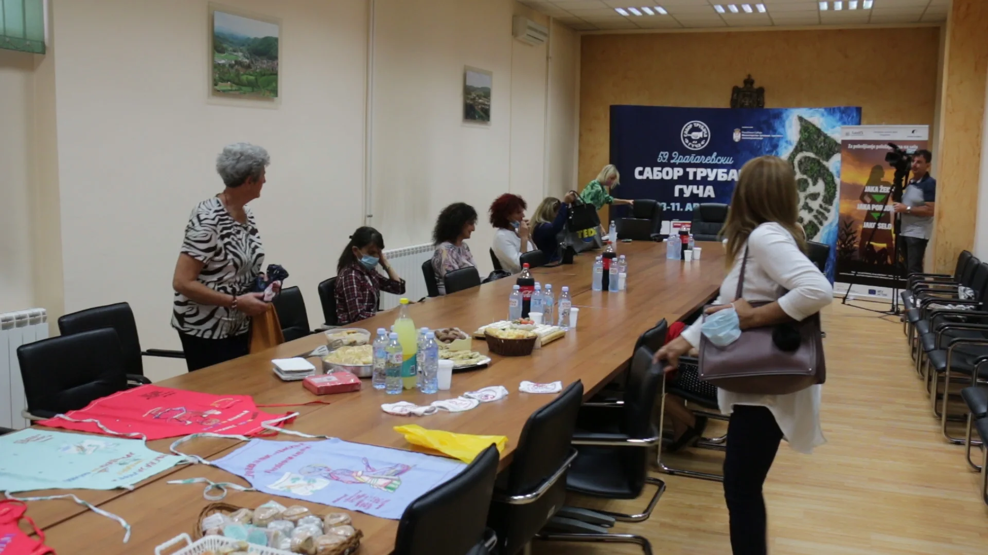 Uručena donacija Udruženju seoskih žena Dragačeva - Lokal Info