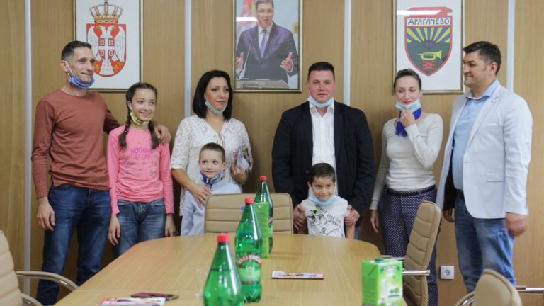 Opština Lučani podelila ponosne 3+ kartice Opština Lučani podelila ponosne 3+ kartice - Lokal Info