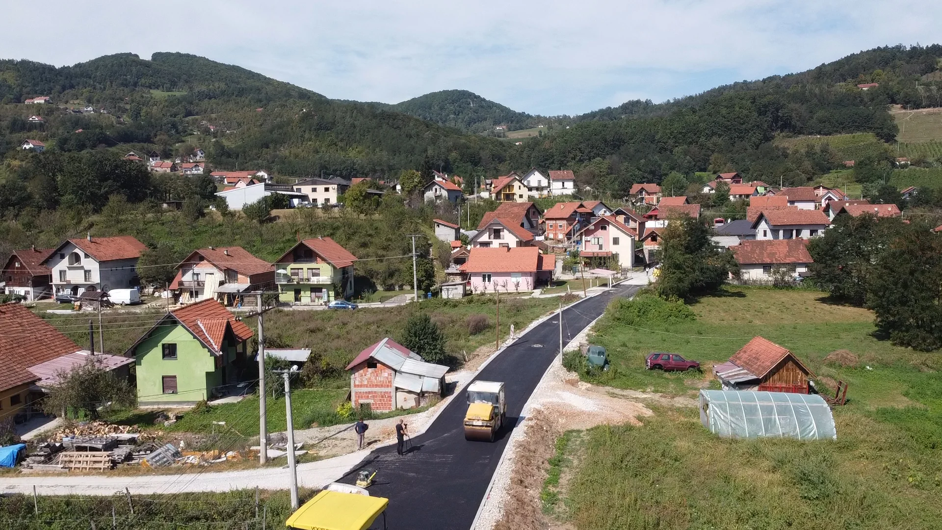 Počelo asfaltiranje ulice Vuka Karadžića u Vranama - Lokal Info