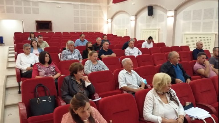 Lučani: Odbornici rebalansom usmerili sredstava za puteve i završetak sportske sale Lučani: Odbornici rebalansom usmerili sredstava za puteve i završetak sportske sale - Lokal Info
