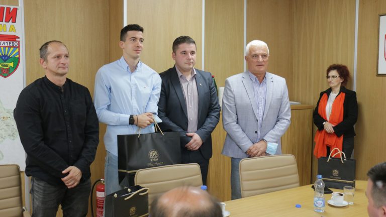 Paraolimpijac Nemanja Matijašević na prijemu kod predsednika opštine Lučani - Lokal Info