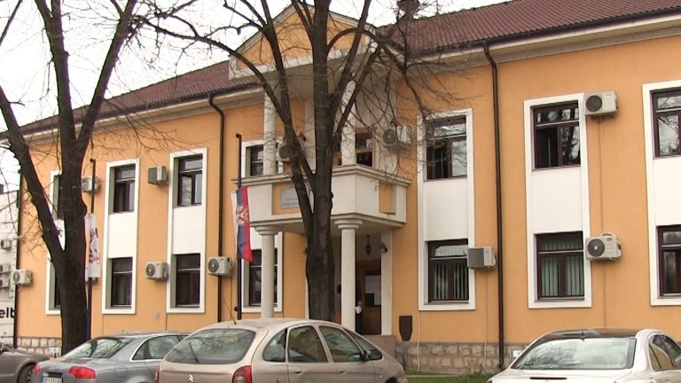 Uhapšeno 28 osoba zbog sumnje na zloupotrebe, među njima bivši čelnici Arilja i Prijepolja Uhapšeno 28 osoba zbog sumnje na zloupotrebe, među njima bivši čelnici Arilja i Prijepolja - Lokal Info