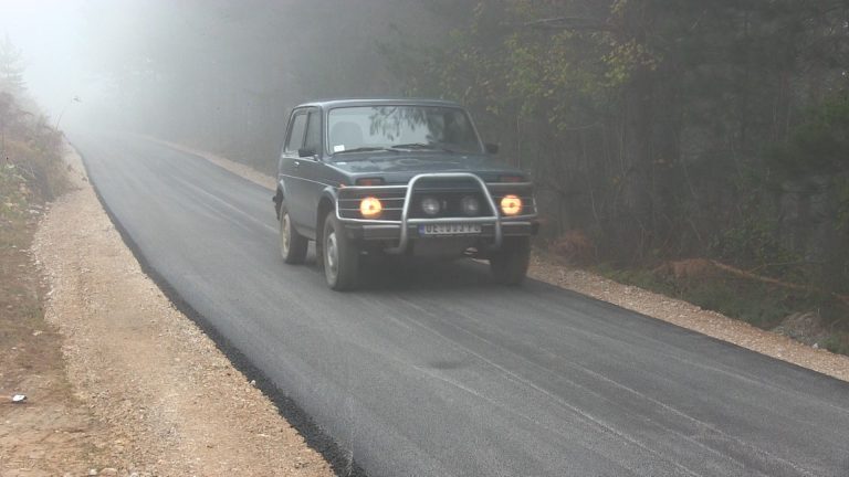 Završeno asfaltiranje u MZ Bjeluša zaseok Pajovići Završeno asfaltiranje u MZ Bjeluša zaseok Pajovići - Lokal Info