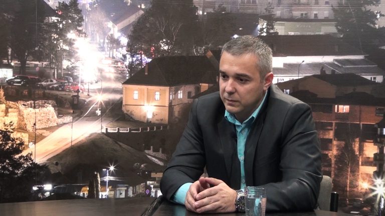 Maslar o planovima ali i problemima opštine Arilje u emisiji Aktuelna tema Maslar o planovima ali i problemima opštine Arilje u emisiji Aktuelna tema - Lokal Info