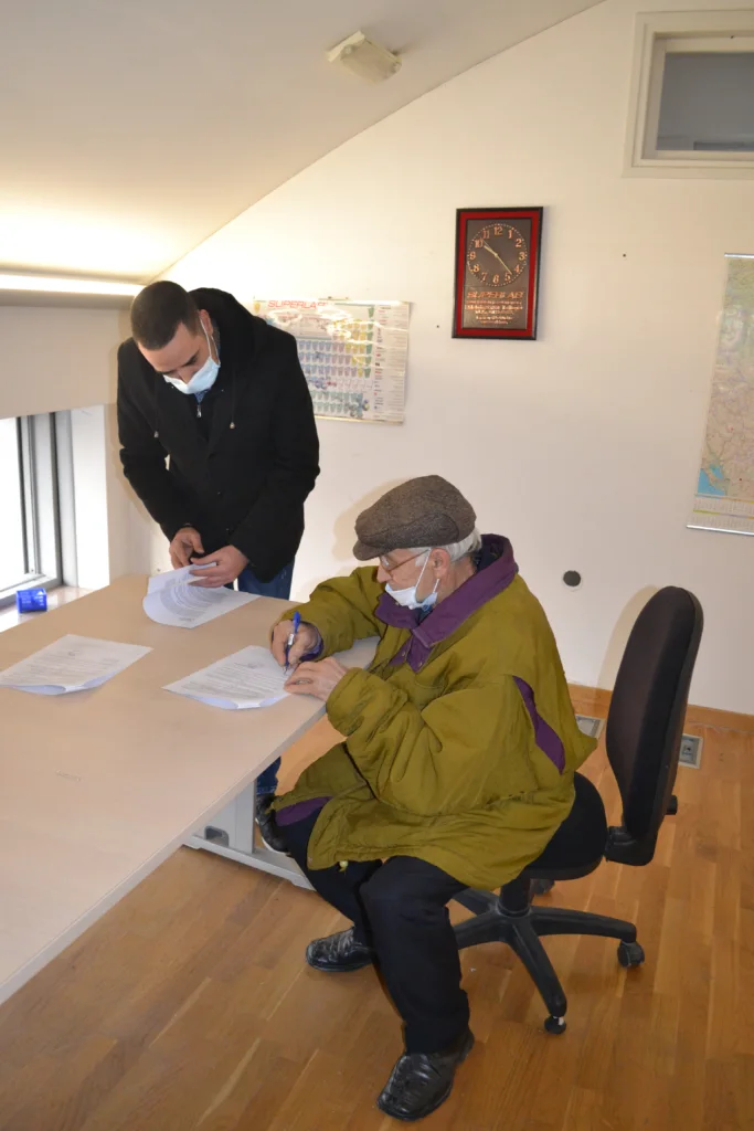 U Opštini Arilje potpisani ugovori o subvencijama sa poljoprivrednicima - Lokal Info