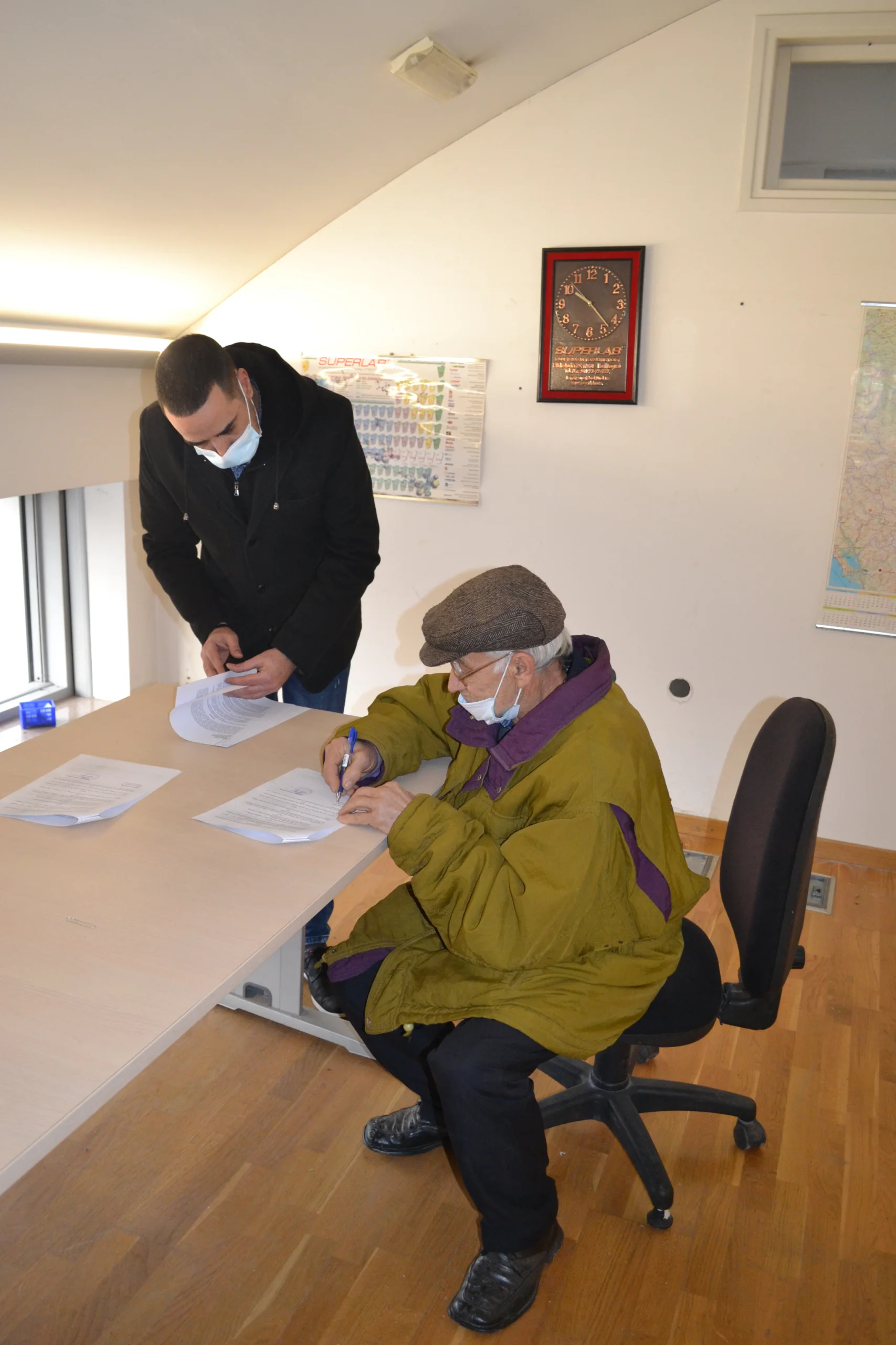 U Opštini Arilje potpisani ugovori o subvencijama sa poljoprivrednicima - Lokal Info