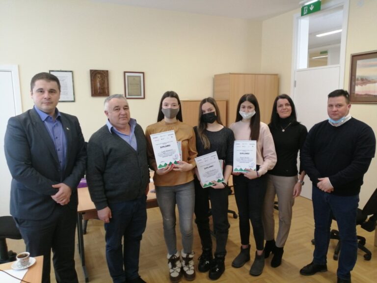 Srednja škola ,,Dragačevo“ obeležila školsku slavu - Lokal Info