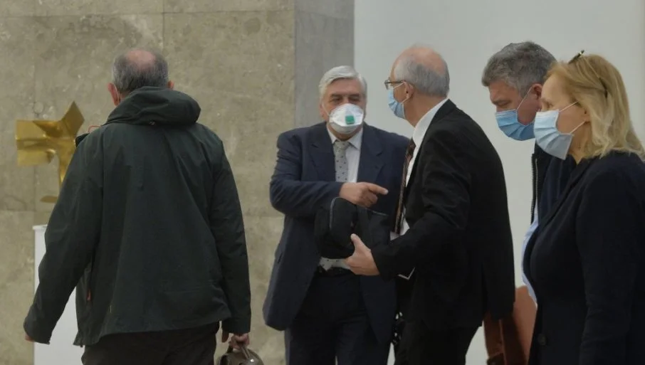 OVO SU MERE KOJE VAŽE OD JUTROS: Katanac na mnogim objektima i dalje, nadzor pojačan - Lokal Info