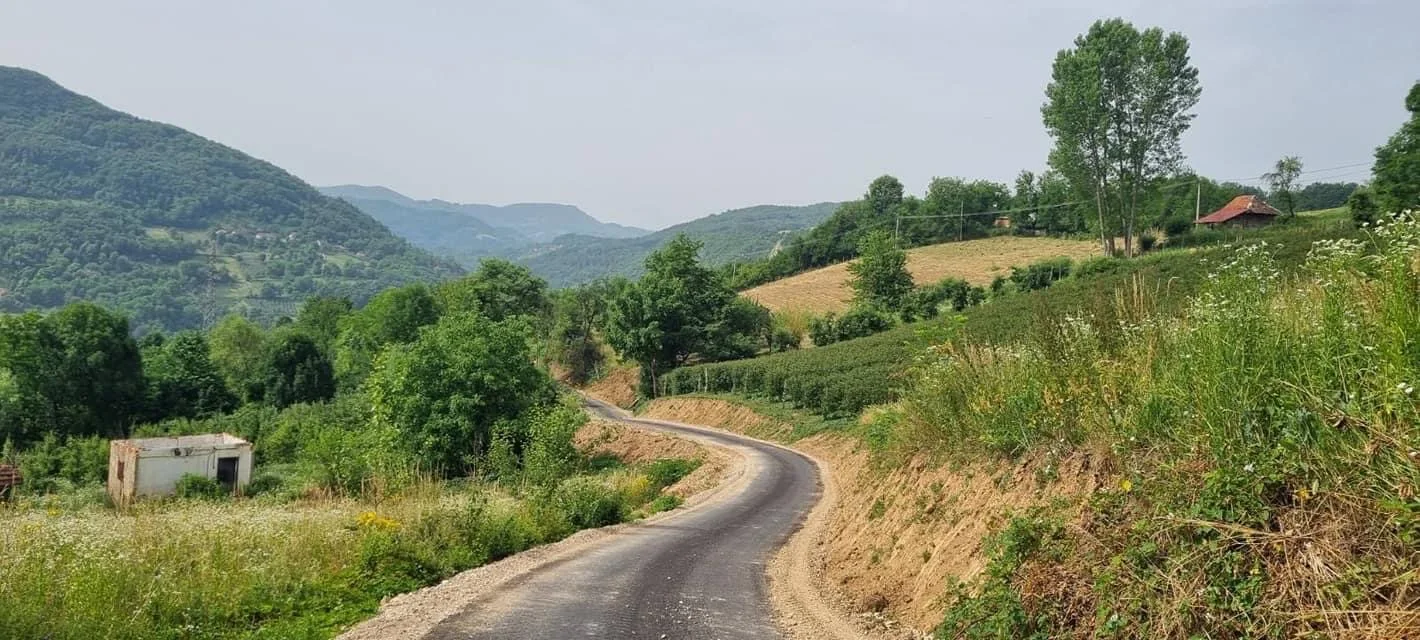 Asfaltiranje u Dragačevu  uz zajedničko ulaganje opštine i građana - Lokal Info