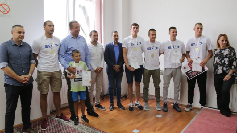 Osvajači medalja na Sportskim igrama mladih na prijemu kod predsednika opštine Arilje - Lokal Info