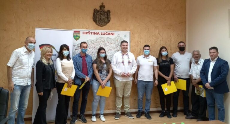 Besplatni plastenici za porodice iz Guče - Lokal Info