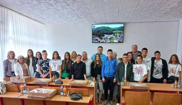 LAPTOP RAČUNARI ZA NOSIOCE VUKOVE DIPLOME U OPŠTINI LUČANI - Lokal Info