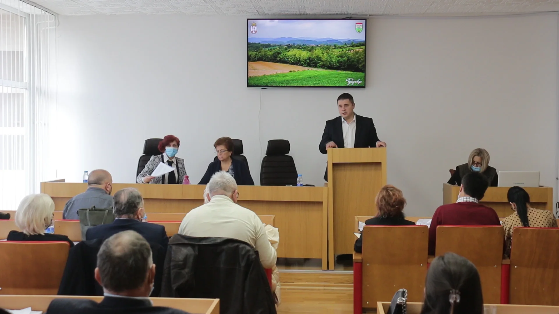 Od opštine Lučani svakoj novorođenoj bebi po 100 hiljada dinara - Lokal Info