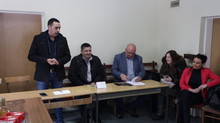 Radni sastanak predstavnika Ministarstva poljoprivrede i Zadružnog saveza Srbije sa poljoprivrednim proizvođačima iz Arilja Radni sastanak predstavnika Ministarstva poljoprivrede i Zadružnog saveza Srbije sa poljoprivrednim proizvođačima iz Arilja - Lokal Info