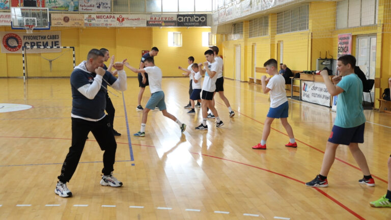 Deca trenirala sa svetskim šampionom Deca trenirala sa svetskim šampionom - Lokal Info