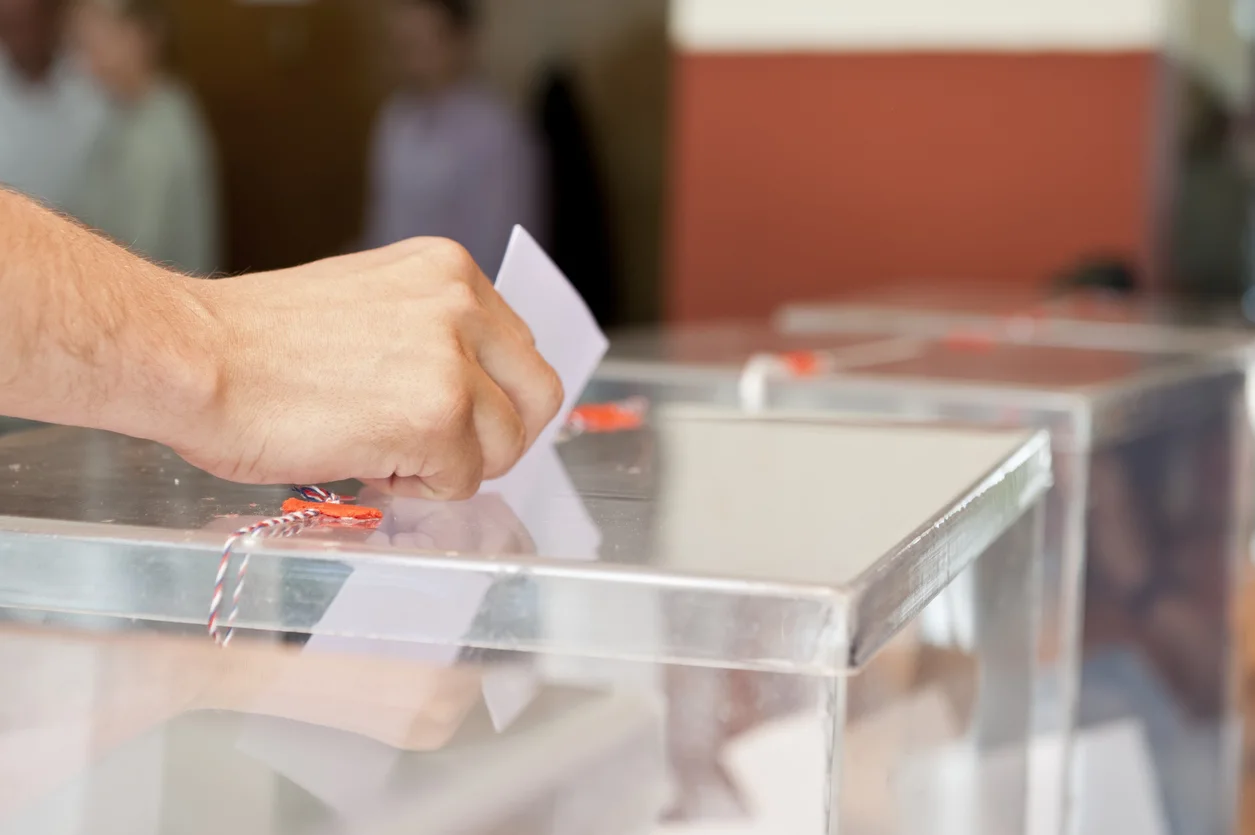 SRBIJA ODLUČUJE: Građani biraju predsednika, parlament i lokalnu vlast - Lokal Info