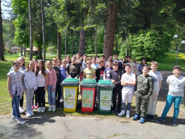 „RECIKLAŽNO OSTRVO“ U PARKU OSNOVNE ŠKOLE „AKADEMIK MILENKO ŠUŠIĆ“ U GUČI „RECIKLAŽNO OSTRVO“ U PARKU OSNOVNE ŠKOLE „AKADEMIK MILENKO ŠUŠIĆ“ U GUČI - Lokal Info