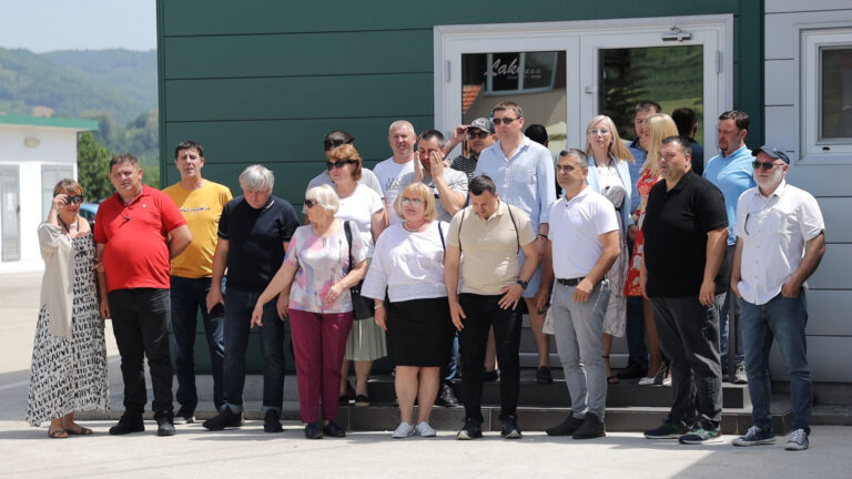 Moldavski privrednici posetili ariljske malinjake Moldavski privrednici posetili ariljske malinjake - Lokal Info