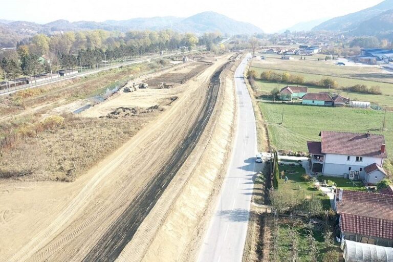 Opština Lučani je kako bi se zaštitila od poplava izgradila brojne bedeme na kritičnim mestima gde se reka izlivala. Opština Lučani je kako bi se zaštitila od poplava izgradila brojne bedeme na kritičnim mestima gde se reka izlivala. - Lokal Info