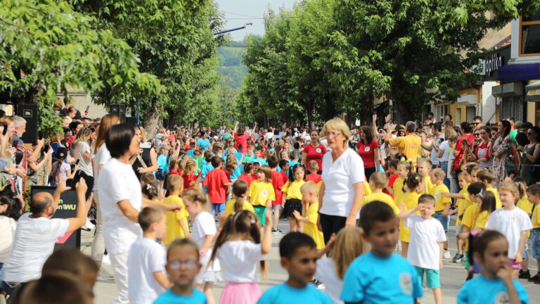 370 mališana otplesalo je svoje prve korake u okviru specijalzpcanog programa Plesne početnice. 370 mališana otplesalo je svoje prve korake u okviru specijalzpcanog programa Plesne početnice. - Lokal Info