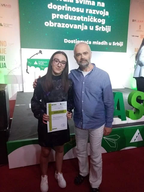 JANA DOMANOVIĆ POBEDNICA TAKMIČENjA „ETIČKA DILEMA“ - Lokal Info
