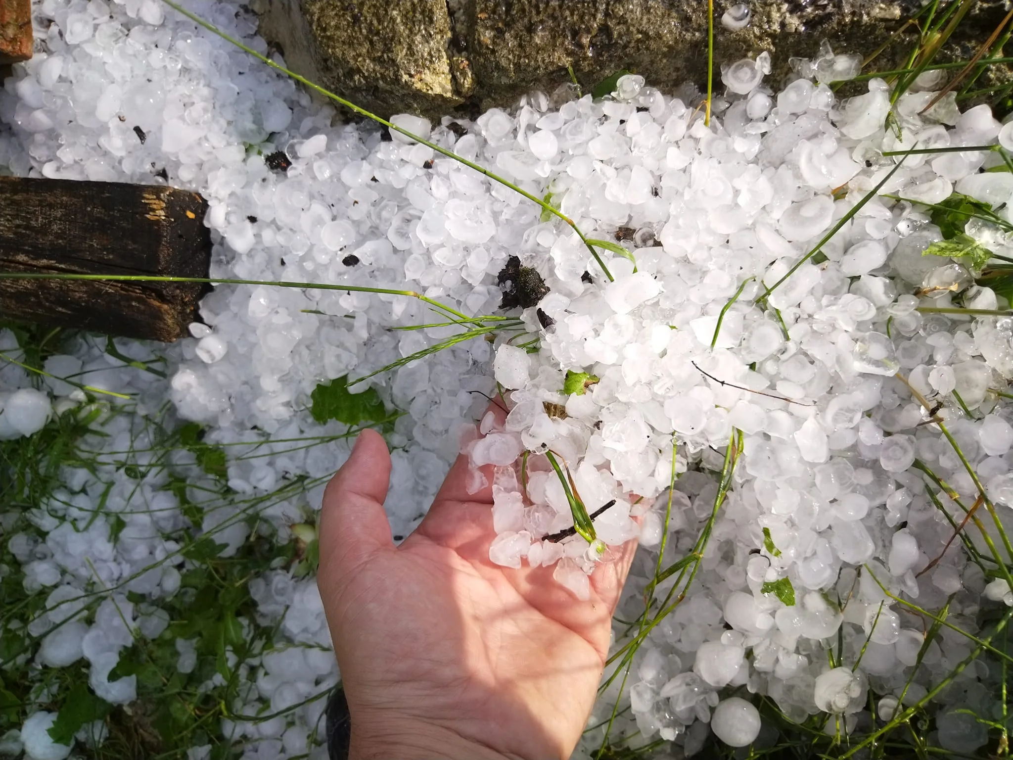 Nevreme praćeno gradom pogodilo opštinu Lučani - Lokal Info