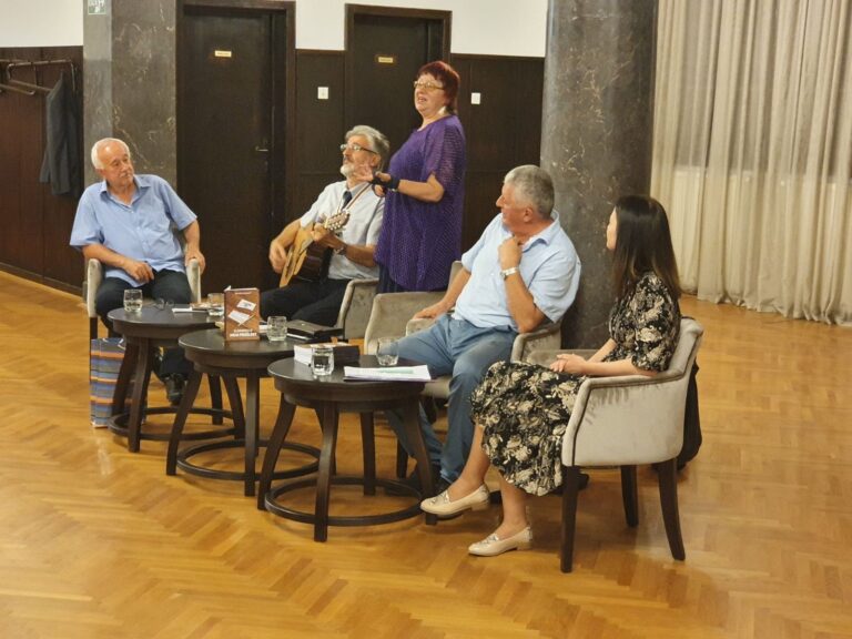 Lučani: Održana promocija knjige „Kladionica je moja prošlost“ Lučani: Održana promocija knjige „Kladionica je moja prošlost“ - Lokal Info