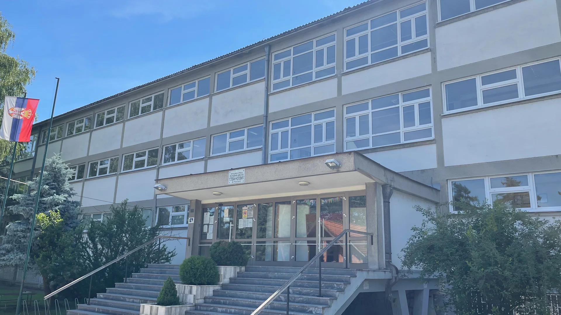 Dojave o postavljenim bombama u ariljskim školama - Lokal Info
