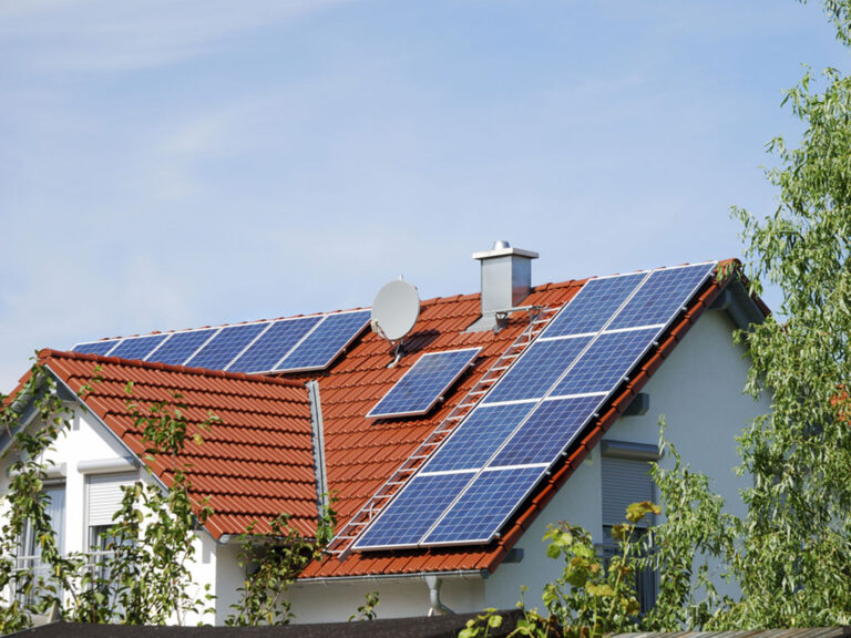 Lučani: Javni konkurs za sufinansiranje ugradnje solarnih panela za proizvodnju električne energije na porodičnim kućama na teritoriji opštine Lučani za 2022. godinu. Lučani: Javni konkurs za sufinansiranje ugradnje solarnih panela za proizvodnju električne energije na porodičnim kućama na teritoriji opštine Lučani za 2022. godinu. - Lokal Info