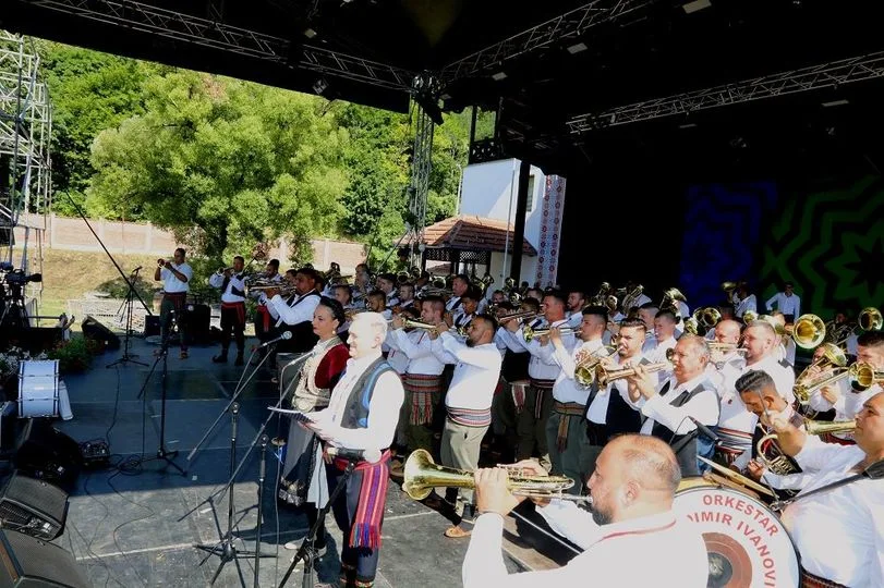 TRUBAČKI ORKESTRI FINALISTI 61. Dragačevskog sabora trubača - Lokal Info