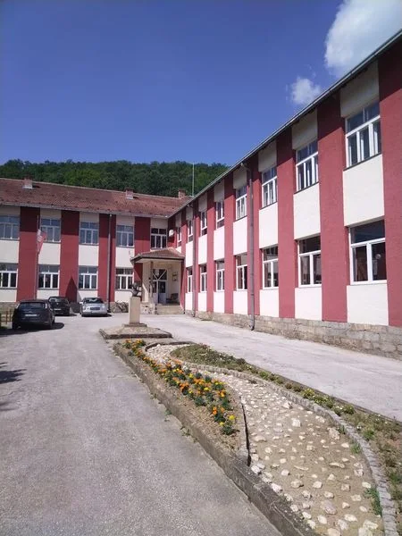 NASTAVLjENO ISTRAŽIVANjE PARKA OSNOVNE ŠKOLE U GUČI - Lokal Info
