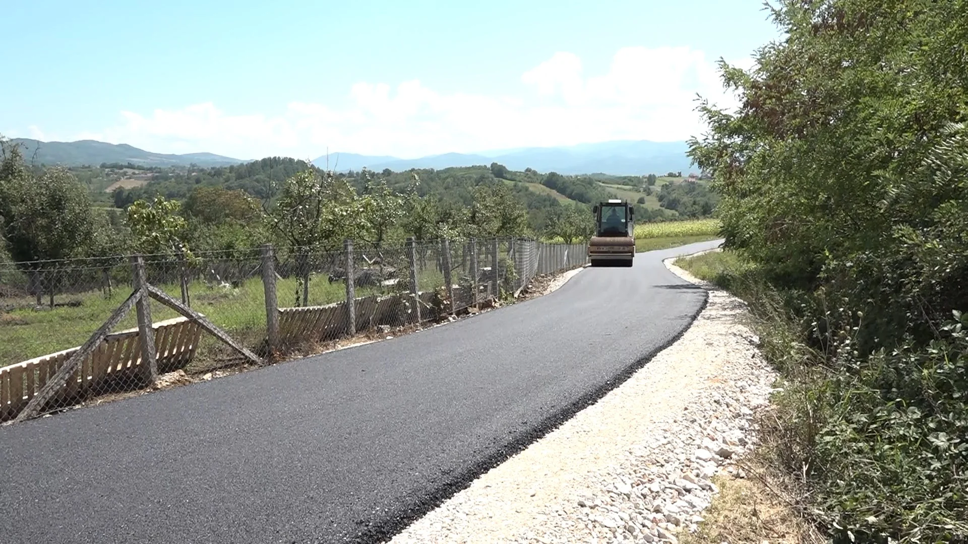 Sve manje makadamskih puteva u opštini Lučani - Lokal Info