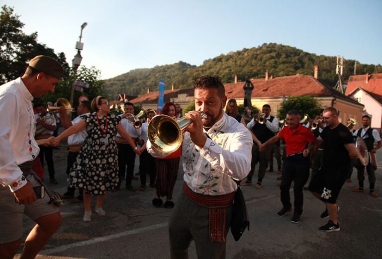 Srpska varoš u avgustu postaje „centar sveta“ - Lokal Info