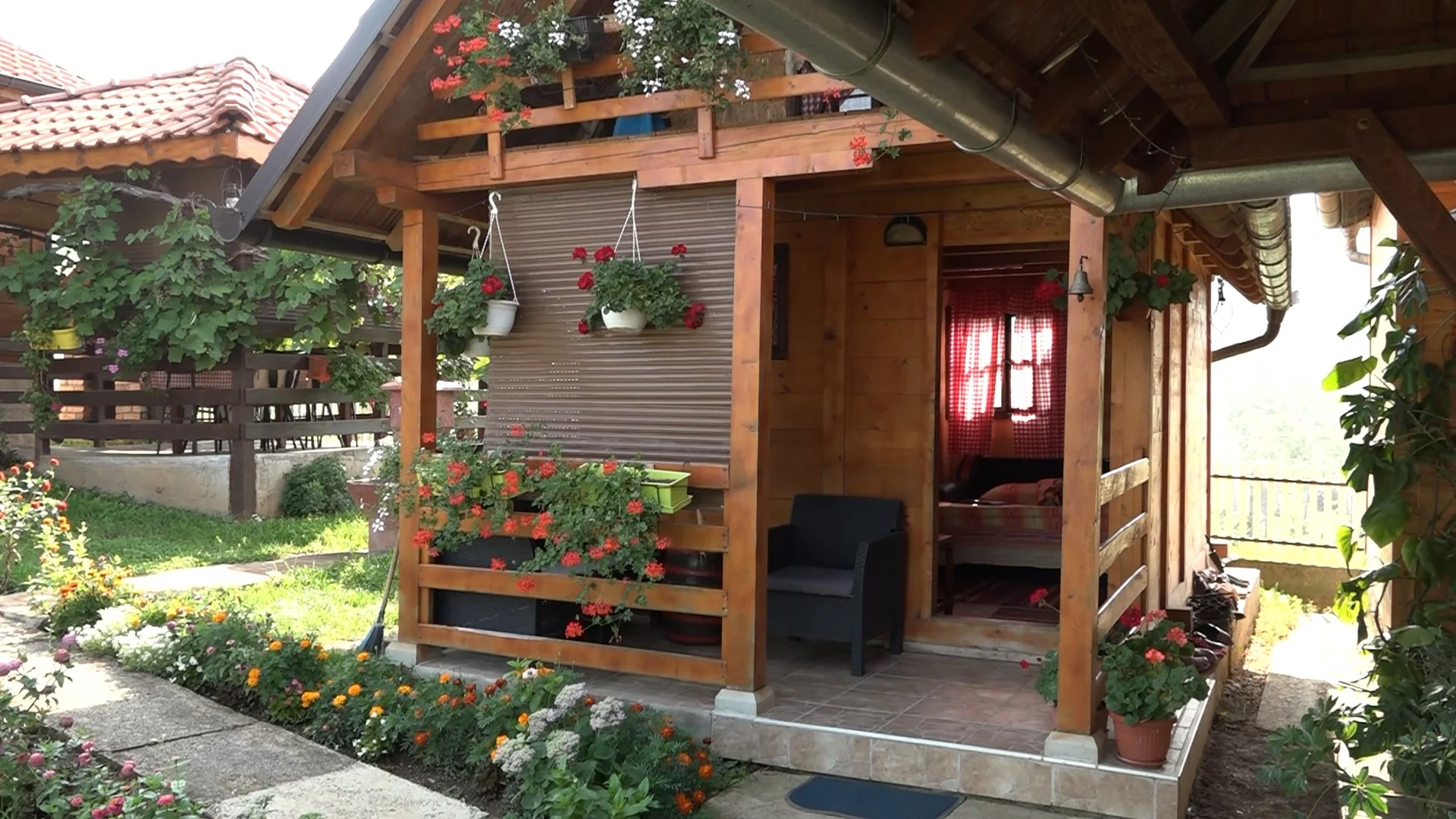  ,,Pavlovića  konaci“ za  kratko vreme osvojili  turiste - Lokal Info